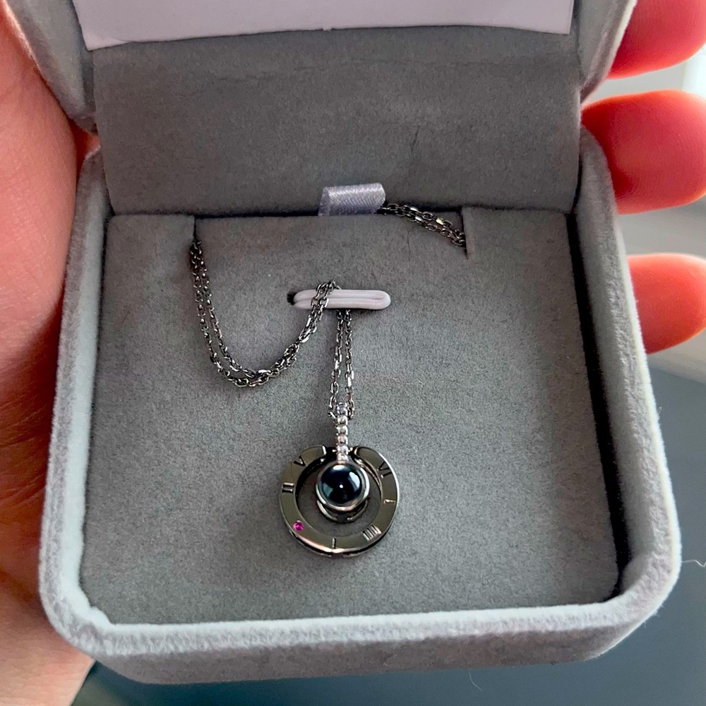 Necklace ‘I love you’ in 100 languages